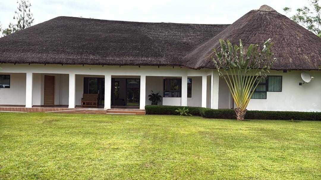 Main lodge and lawn at Kumudzi Innovation Centre